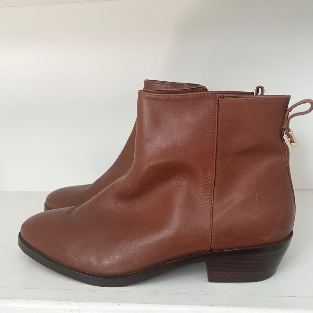 COACH Montana Classic Leather Ankle Boots Size 8.5 Brown Pointed Toe Zip Closure